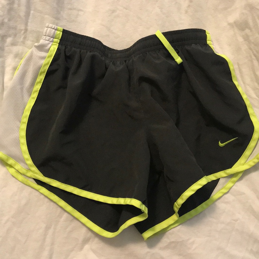 kids medium nike shorts